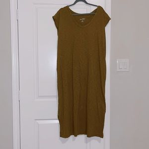 Short sleeve olive dress